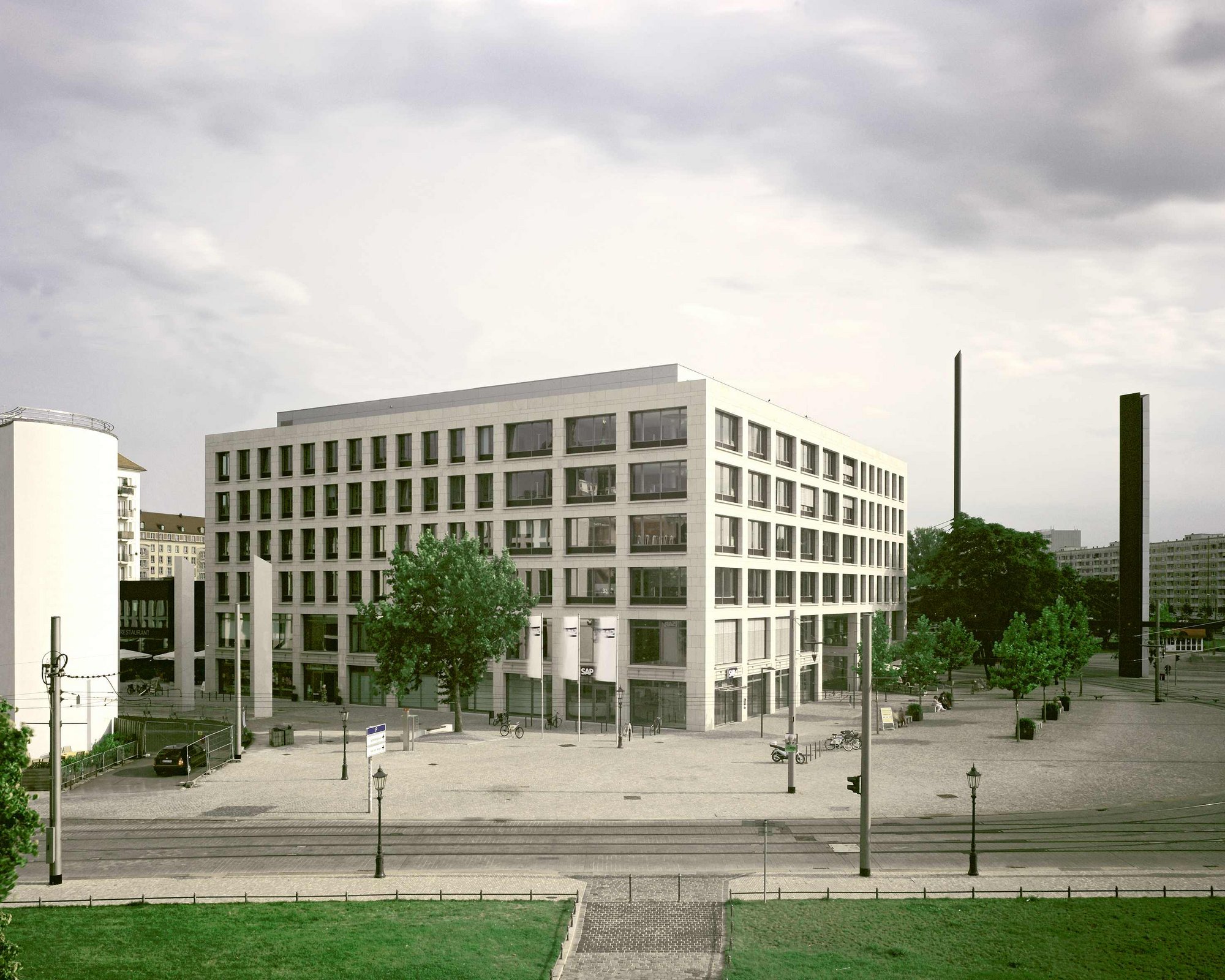 Büro- und Geschäftshaus am Postplatz