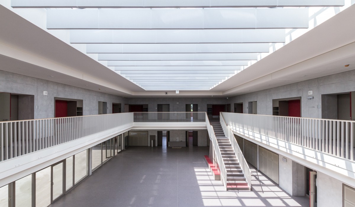 Grundschule und Turnhalle
